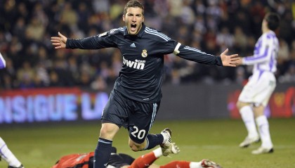 开云体育在线-中国篮球明星加盟跨界综艺，展现多面魅力，我国篮球运动员曾先后有哪几位加盟nba