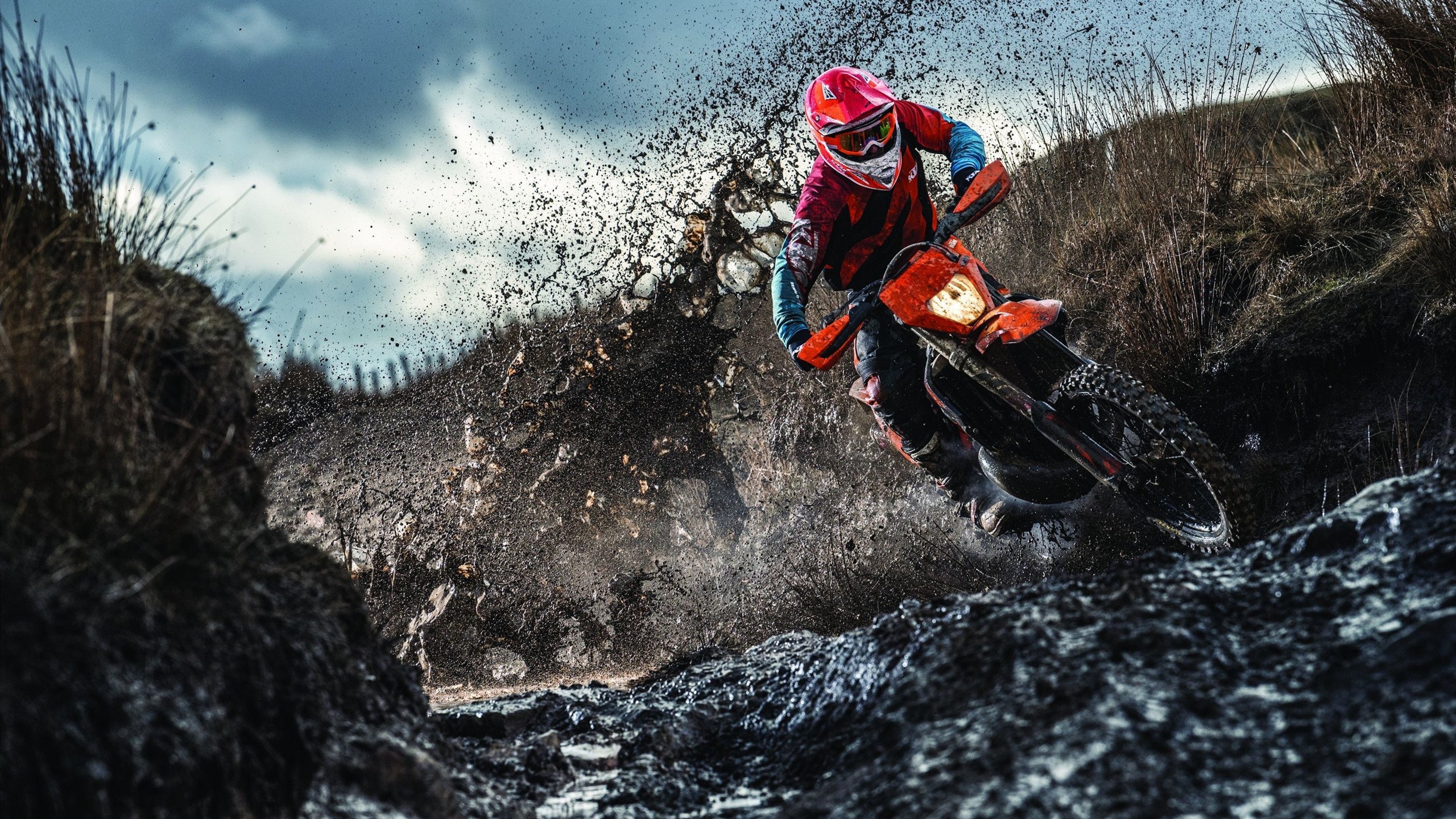 《虚拟现实（VR）或引领电竞行业新潮流，行业专家最新分析》，虚拟现实vr技术,简单说是让人进入一个虚拟环境